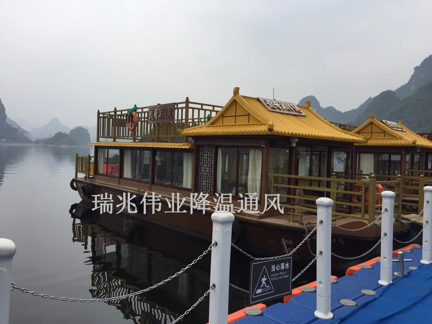 高大廠房降溫通風(fēng)、廠房降溫通風(fēng)、鋼結(jié)構(gòu)廠房通風(fēng)降溫方案、廠房車間通風(fēng)降溫方案、大型工業(yè)風(fēng)扇、物流倉儲大風(fēng)扇、大吊扇、工業(yè)風(fēng)扇、廠房車間降溫設(shè)備、廠房車間通風(fēng)設(shè)備、車間溫控設(shè)備、工業(yè)大吊扇、工業(yè)大風(fēng)扇、工業(yè)節(jié)能風(fēng)扇、湖北瑞兆偉業(yè)通風(fēng)降溫科技有限公司