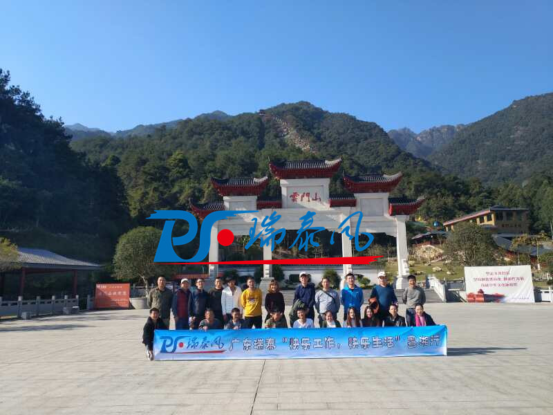 鋼結(jié)構(gòu)廠房通風(fēng)降溫方案、廠房車間通風(fēng)降溫方案、大型工業(yè)風(fēng)扇、物流倉儲大風(fēng)扇、大吊扇、工業(yè)風(fēng)扇、廠房車間降溫設(shè)備、廠房車間通風(fēng)設(shè)備、車間溫控設(shè)備、工業(yè)大吊扇、工業(yè)大風(fēng)扇、工業(yè)節(jié)能風(fēng)扇、湖北瑞兆偉業(yè)通風(fēng)降溫科技有限公司、瑞泰風(fēng)工業(yè)大風(fēng)扇