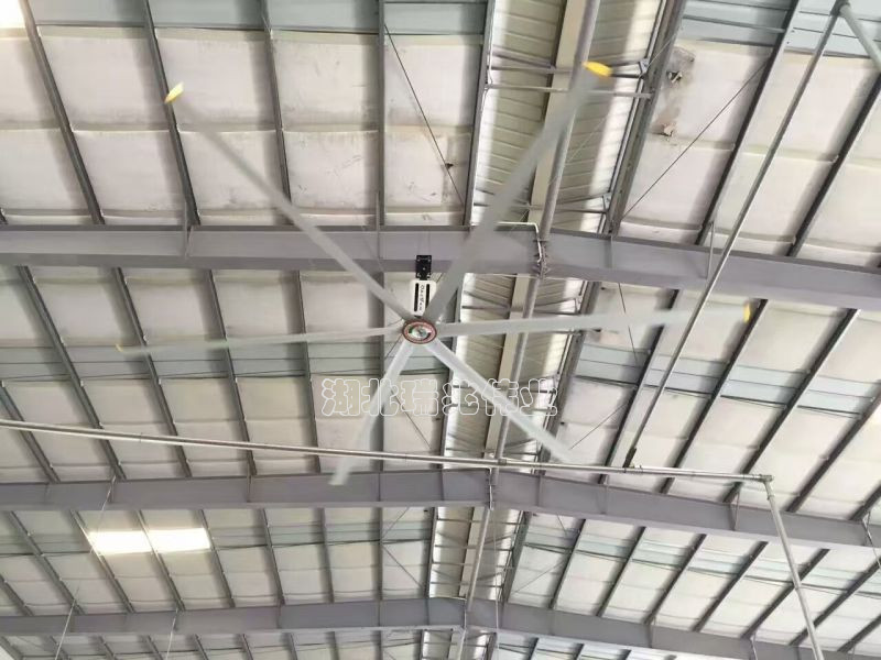 瑞泰風(fēng)工業(yè)風(fēng)扇、鋼結(jié)構(gòu)廠房通風(fēng)降溫方案、廠房車間通風(fēng)降溫方案、大型工業(yè)風(fēng)扇、物流倉儲大風(fēng)扇、大吊扇、工業(yè)風(fēng)扇、廠房車間降溫設(shè)備、廠房車間通風(fēng)設(shè)備、車間溫控設(shè)備、工業(yè)大吊扇、工業(yè)大風(fēng)扇、工業(yè)節(jié)能風(fēng)扇、湖北瑞兆偉業(yè)通風(fēng)降溫科技有限公司