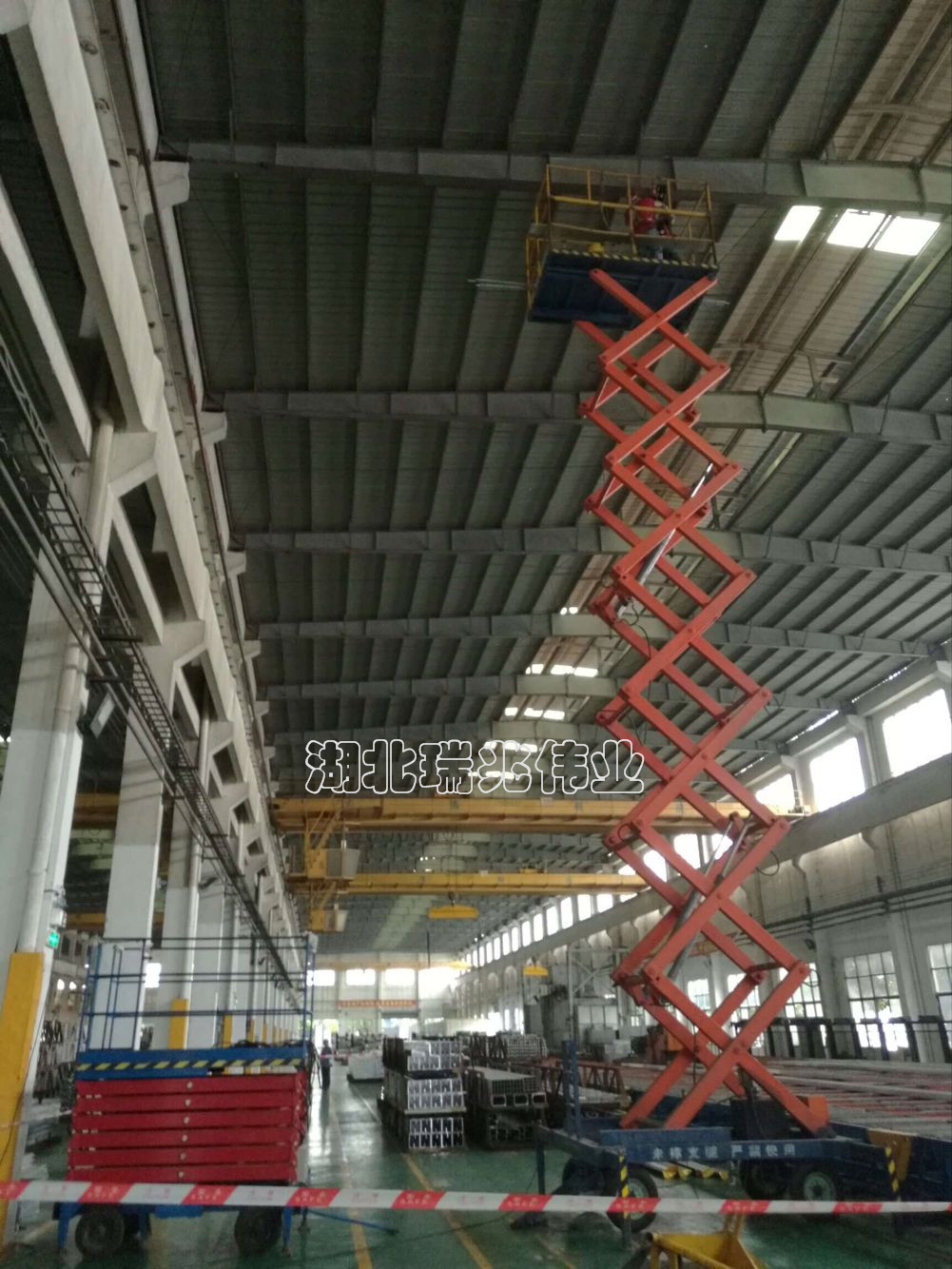 瑞泰風(fēng)工業(yè)風(fēng)扇、鋼結(jié)構(gòu)廠房通風(fēng)降溫方案、廠房車間通風(fēng)降溫方案、大型工業(yè)風(fēng)扇、物流倉儲大風(fēng)扇、大吊扇、工業(yè)風(fēng)扇、廠房車間降溫設(shè)備、廠房車間通風(fēng)設(shè)備、車間溫控設(shè)備、工業(yè)大吊扇、工業(yè)大風(fēng)扇、工業(yè)節(jié)能風(fēng)扇、湖北瑞兆偉業(yè)通風(fēng)降溫科技有限公司