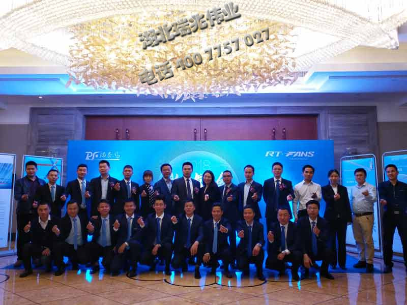 通風(fēng)降溫、瑞泰風(fēng)工業(yè)大風(fēng)扇、鋼結(jié)構(gòu)廠房通風(fēng)降溫方案、廠房車間通風(fēng)降溫方案、大型工業(yè)風(fēng)扇、物流倉(cāng)儲(chǔ)大風(fēng)扇、大吊扇、工業(yè)風(fēng)扇、廠房車間降溫設(shè)備、廠房車間通風(fēng)設(shè)備、車間溫控設(shè)備、工業(yè)大吊扇、工業(yè)大風(fēng)扇、工業(yè)節(jié)能風(fēng)扇、湖北瑞兆偉業(yè)通風(fēng)降溫科技有限公司