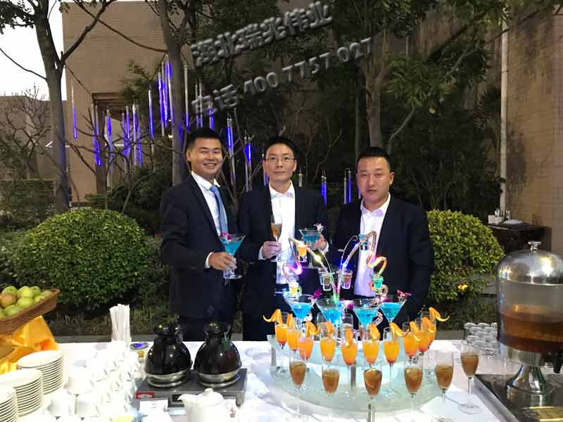 通風(fēng)降溫、瑞泰風(fēng)工業(yè)大風(fēng)扇、鋼結(jié)構(gòu)廠房通風(fēng)降溫方案、廠房車間通風(fēng)降溫方案、大型工業(yè)風(fēng)扇、物流倉(cāng)儲(chǔ)大風(fēng)扇、大吊扇、工業(yè)風(fēng)扇、廠房車間降溫設(shè)備、廠房車間通風(fēng)設(shè)備、車間溫控設(shè)備、工業(yè)大吊扇、工業(yè)大風(fēng)扇、工業(yè)節(jié)能風(fēng)扇、湖北瑞兆偉業(yè)通風(fēng)降溫科技有限公司