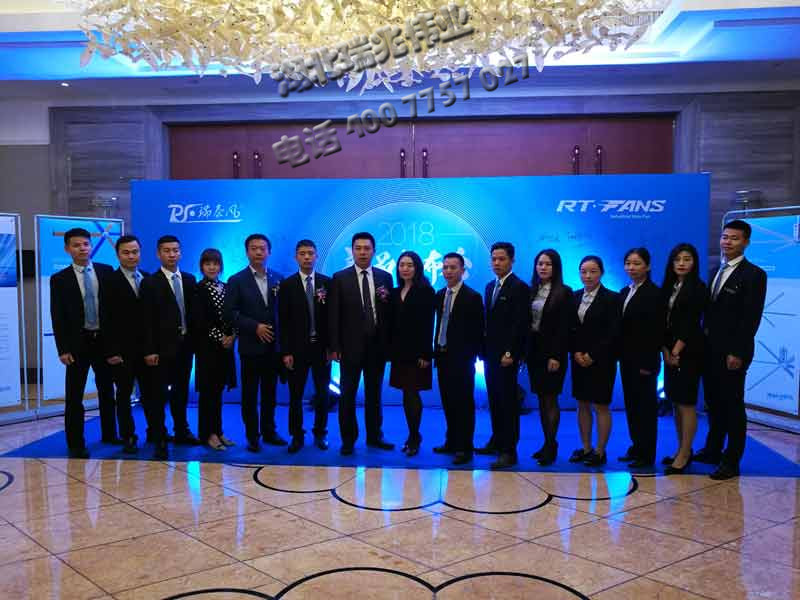 鋼結(jié)構(gòu)廠房通風(fēng)降溫方案、廠房車間通風(fēng)降溫方案、大型工業(yè)風(fēng)扇、物流倉(cāng)儲(chǔ)大風(fēng)扇、大吊扇、工業(yè)風(fēng)扇、廠房車間降溫設(shè)備、廠房車間通風(fēng)設(shè)備、車間溫控設(shè)備、工業(yè)大吊扇、工業(yè)大風(fēng)扇、工業(yè)節(jié)能風(fēng)扇、湖北瑞兆偉業(yè)通風(fēng)降溫科技有限公司