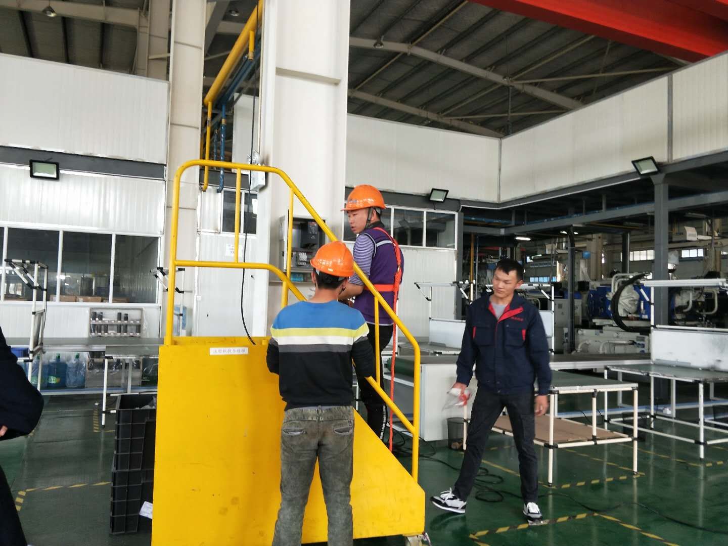 鋼結(jié)構(gòu)廠房通風降溫方案、廠房車間通風降溫方案、大型工業(yè)風扇、物流倉儲大風扇、大吊扇、工業(yè)風扇、廠房車間降溫設(shè)備、廠房車間通風設(shè)備、車間溫控設(shè)備、工業(yè)大吊扇、工業(yè)大風扇、工業(yè)節(jié)能風扇、湖北瑞兆偉業(yè)通風降溫科技有限公司