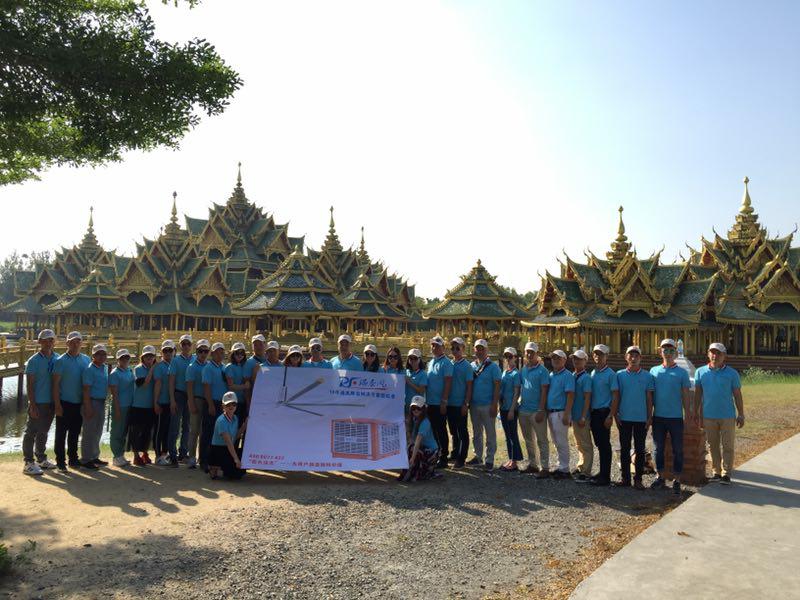 鋼結(jié)構(gòu)廠房通風(fēng)降溫方案、廠房車間通風(fēng)降溫方案、大型工業(yè)風(fēng)扇、物流倉(cāng)儲(chǔ)大風(fēng)扇、大吊扇、工業(yè)風(fēng)扇、廠房車間降溫設(shè)備、廠房車間通風(fēng)設(shè)備、車間溫控設(shè)備、工業(yè)大吊扇、工業(yè)大風(fēng)扇、工業(yè)節(jié)能風(fēng)扇、湖北瑞兆偉業(yè)通風(fēng)降溫科技有限公司