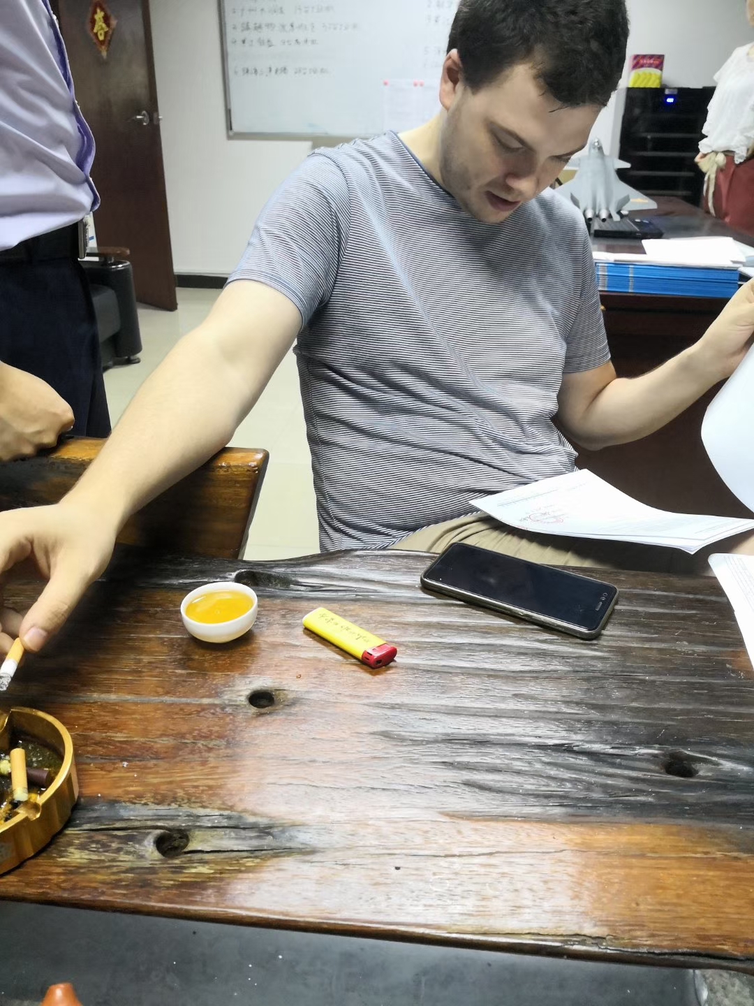 鋼結(jié)構(gòu)廠房通風(fēng)降溫方案、廠房車間通風(fēng)降溫方案、大型工業(yè)風(fēng)扇、物流倉儲大風(fēng)扇、大吊扇、工業(yè)風(fēng)扇、廠房車間降溫設(shè)備、廠房車間通風(fēng)設(shè)備、車間溫控設(shè)備、工業(yè)大吊扇、工業(yè)大風(fēng)扇、工業(yè)節(jié)能風(fēng)扇、湖北瑞兆偉業(yè)通風(fēng)降溫科技有限公司