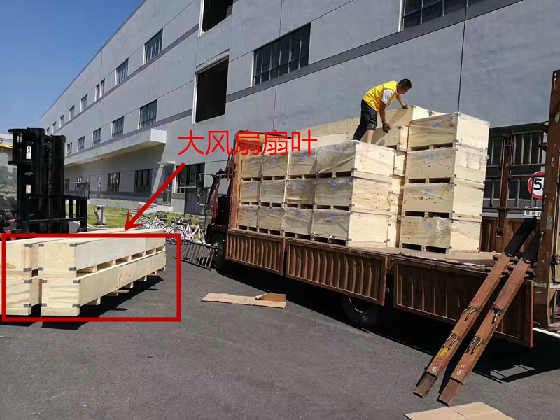 鋼結構廠房通風降溫方案、廠房車間通風降溫方案、大型工業(yè)風扇、物流倉儲大風扇、大吊扇、工業(yè)風扇、廠房車間降溫設備、廠房車間通風設備、車間溫控設備、工業(yè)大吊扇、工業(yè)大風扇、工業(yè)節(jié)能風扇、湖北瑞兆偉業(yè)通風降溫科技有限公司