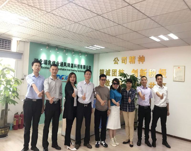 鋼結構廠房通風降溫方案、廠房車間通風降溫方案、大型工業(yè)風扇、物流倉儲大風扇、大吊扇、工業(yè)風扇、廠房車間降溫設備、廠房車間通風設備、車間溫控設備、工業(yè)大吊扇、工業(yè)大風扇、工業(yè)節(jié)能風扇、湖北瑞兆偉業(yè)通風降溫科技有限公司