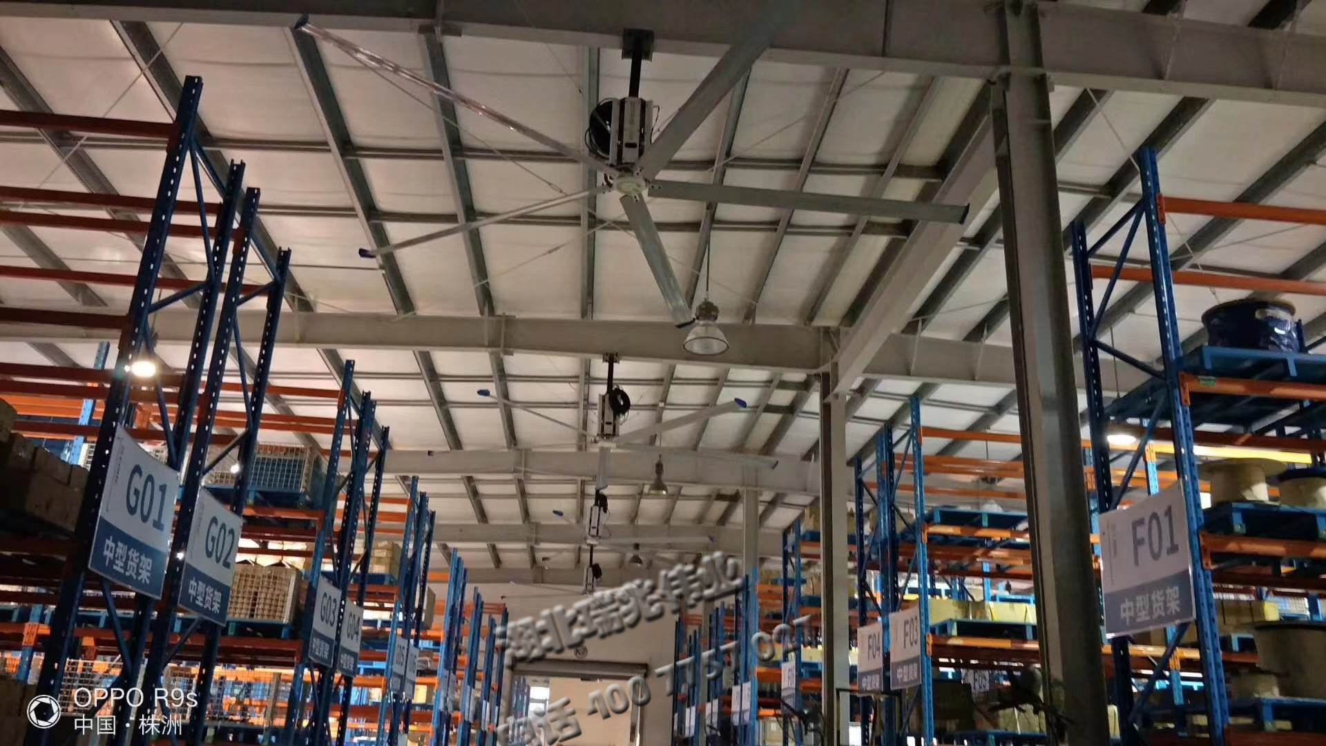 鋼結(jié)構(gòu)廠房通風(fēng)降溫方案、廠房車間通風(fēng)降溫方案、大型工業(yè)風(fēng)扇、物流倉儲大風(fēng)扇、大吊扇、工業(yè)風(fēng)扇、廠房車間降溫設(shè)備、廠房車間通風(fēng)設(shè)備、車間溫控設(shè)備、工業(yè)大吊扇、工業(yè)大風(fēng)扇、工業(yè)節(jié)能風(fēng)扇、湖北瑞兆偉業(yè)通風(fēng)降溫科技有限公司