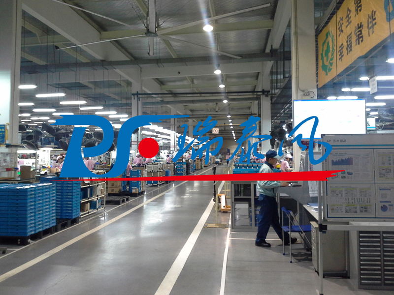 鋼結(jié)構(gòu)廠房通風(fēng)降溫方案、廠房車間通風(fēng)降溫方案、大型工業(yè)風(fēng)扇、物流倉儲大風(fēng)扇、大吊扇、工業(yè)風(fēng)扇、廠房車間降溫設(shè)備、廠房車間通風(fēng)設(shè)備、車間溫控設(shè)備、工業(yè)大吊扇、工業(yè)大風(fēng)扇、工業(yè)節(jié)能風(fēng)扇、湖北瑞兆偉業(yè)通風(fēng)降溫科技有限公司