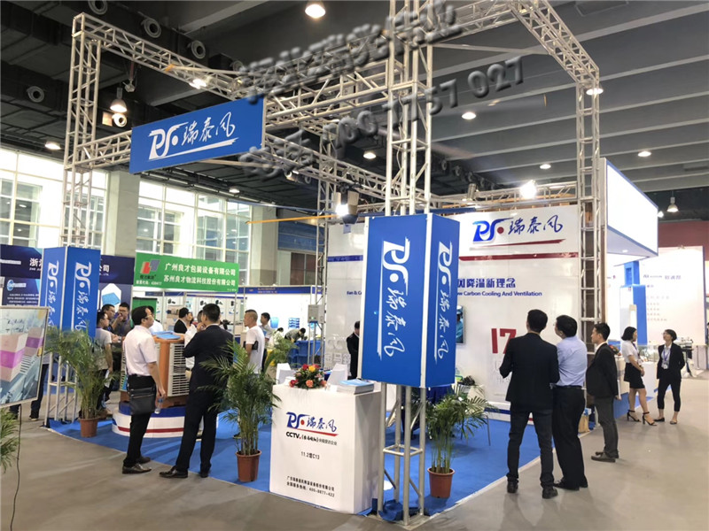 鋼結(jié)構(gòu)廠房通風(fēng)降溫方案、廠房車間通風(fēng)降溫方案、大型工業(yè)風(fēng)扇、物流倉儲大風(fēng)扇、大吊扇、工業(yè)風(fēng)扇、廠房車間降溫設(shè)備、廠房車間通風(fēng)設(shè)備、車間溫控設(shè)備、工業(yè)大吊扇、工業(yè)大風(fēng)扇、工業(yè)節(jié)能風(fēng)扇、湖北瑞兆偉業(yè)通風(fēng)降溫科技有限公司