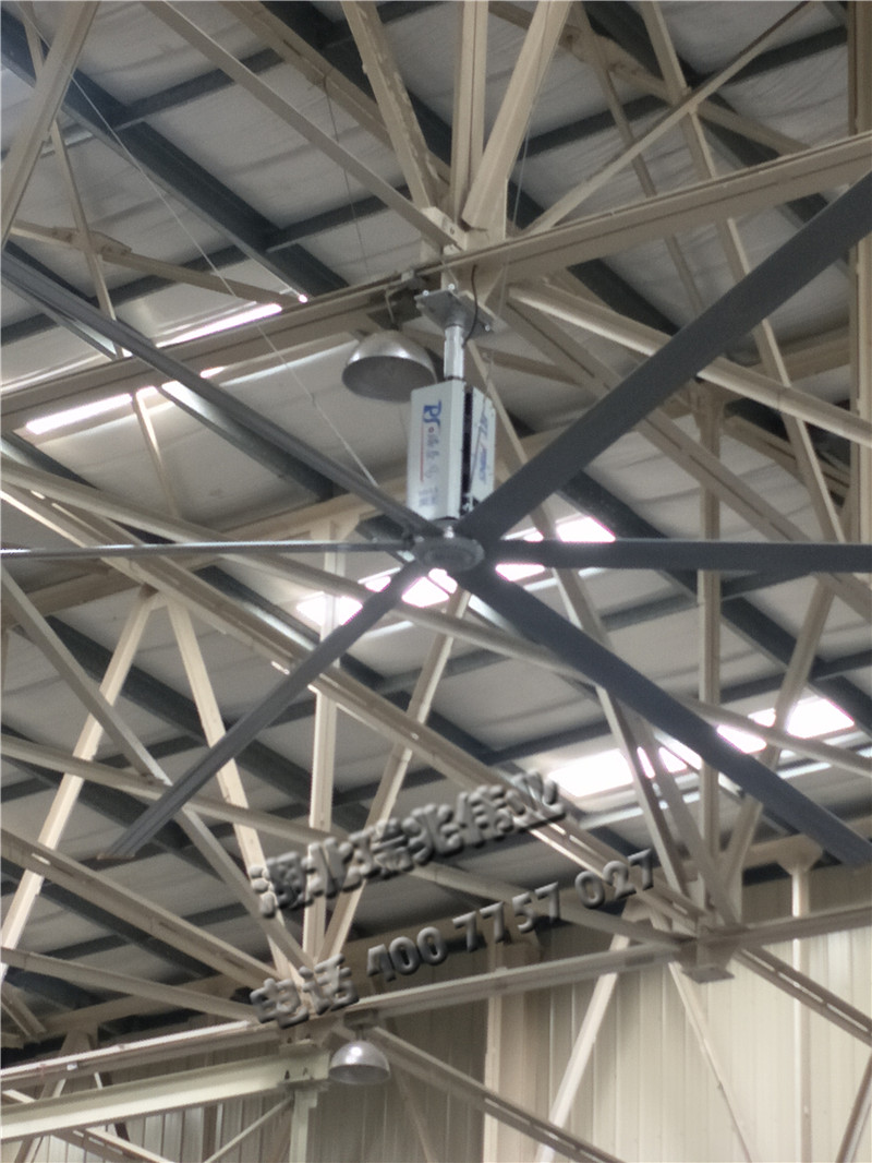 鋼結(jié)構(gòu)廠房通風(fēng)降溫方案、廠房車間通風(fēng)降溫方案、大型工業(yè)風(fēng)扇、物流倉(cāng)儲(chǔ)大風(fēng)扇、大吊扇、工業(yè)風(fēng)扇、廠房車間降溫設(shè)備、廠房車間通風(fēng)設(shè)備、車間溫控設(shè)備、工業(yè)大吊扇、工業(yè)大風(fēng)扇、工業(yè)節(jié)能風(fēng)扇、湖北瑞兆偉業(yè)通風(fēng)降溫科技有限公司