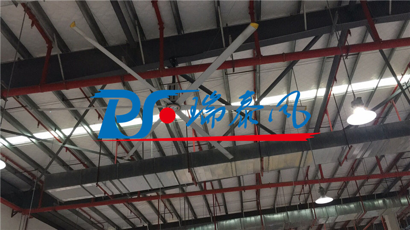 鋼結(jié)構廠房通風降溫方案、廠房車間通風降溫方案、大型工業(yè)風扇、物流倉儲大風扇、大吊扇、工業(yè)風扇、廠房車間降溫設備、廠房車間通風設備、車間溫控設備、工業(yè)大吊扇、工業(yè)大風扇、工業(yè)節(jié)能風扇、湖北瑞兆偉業(yè)通風降溫科技有限公司