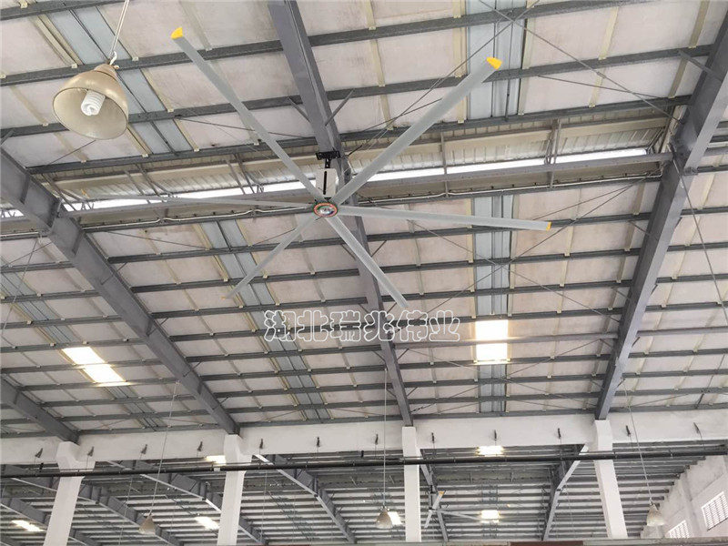 鋼結構廠房通風降溫方案、廠房車間通風降溫方案、大型工業(yè)風扇、物流倉儲大風扇、大吊扇、工業(yè)風扇、廠房車間降溫設備、廠房車間通風設備、車間溫控設備、工業(yè)大吊扇、工業(yè)大風扇、工業(yè)節(jié)能風扇、湖北瑞兆偉業(yè)通風降溫科技有限公司