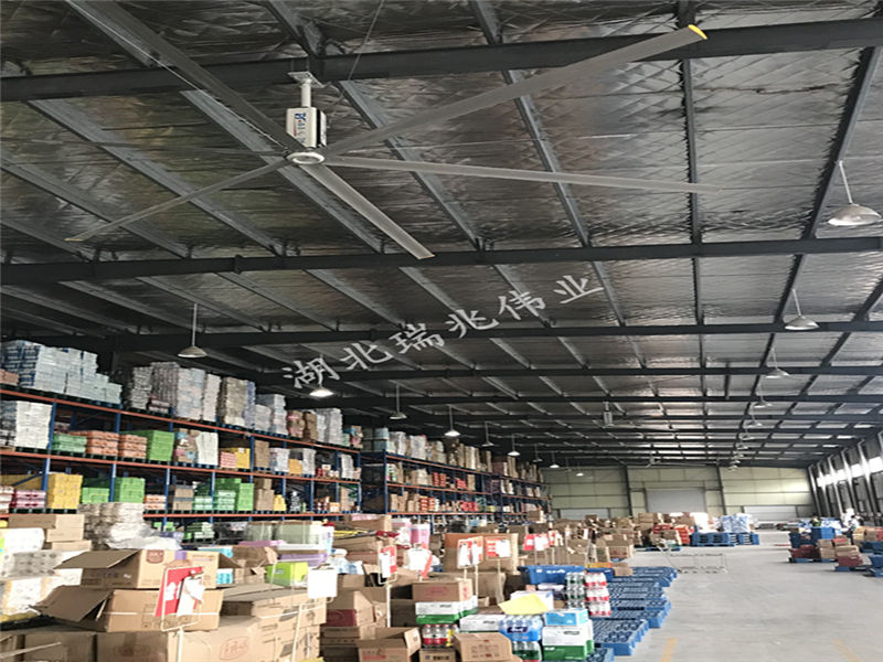 鋼結(jié)構(gòu)廠房通風(fēng)降溫方案、廠房車(chē)間通風(fēng)降溫方案、大型工業(yè)風(fēng)扇、物流倉(cāng)儲(chǔ)大風(fēng)扇、大吊扇、工業(yè)風(fēng)扇、廠房車(chē)間降溫設(shè)備、廠房車(chē)間通風(fēng)設(shè)備、車(chē)間溫控設(shè)備、工業(yè)大吊扇、工業(yè)大風(fēng)扇、工業(yè)節(jié)能風(fēng)扇、湖北瑞兆偉業(yè)通風(fēng)降溫科技有限公司