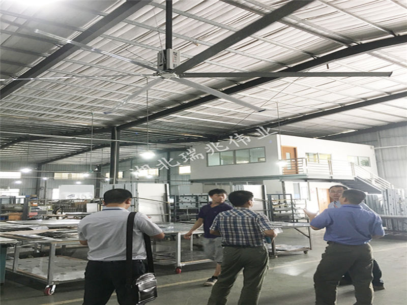 大型工業(yè)風扇、工業(yè)大吊扇、工業(yè)大風扇、工業(yè)節(jié)能風扇、鋼結(jié)構廠房通風降溫方案、廠房車間通風降溫方案