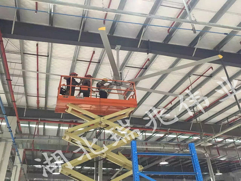 工業(yè)大風(fēng)扇、工業(yè)大吊扇、工業(yè)節(jié)能風(fēng)扇/工業(yè)風(fēng)扇、廠房車間降溫設(shè)備