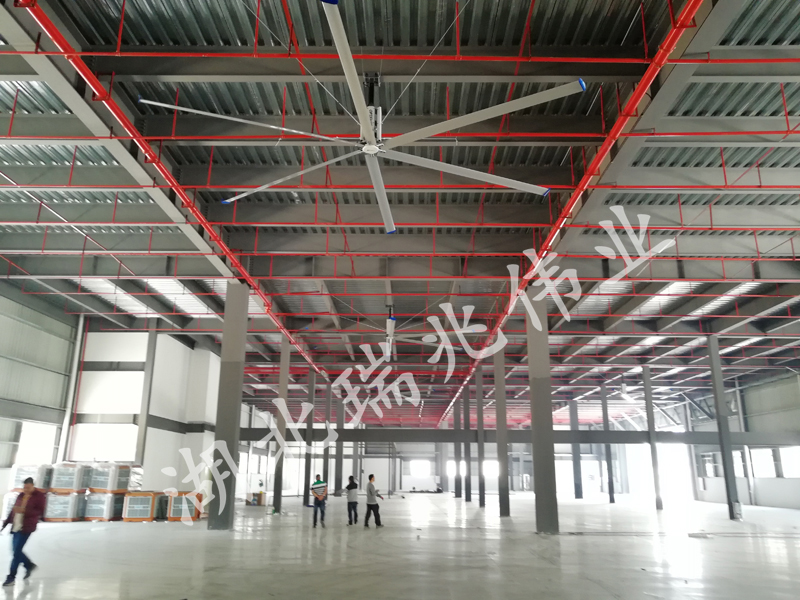 廠房通風(fēng)降溫、廠房通風(fēng)降溫設(shè)備、超大型工業(yè)風(fēng)扇、湖北瑞泰風(fēng)工業(yè)風(fēng)扇、瑞泰風(fēng)工業(yè)大風(fēng)扇