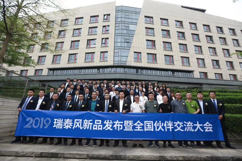 通風(fēng)降溫、瑞泰風(fēng)工業(yè)大風(fēng)扇、廠房通風(fēng)降溫、高大空間通風(fēng)降溫