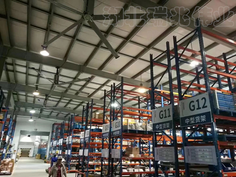 通風(fēng)、降溫、廠房降溫、廠房通風(fēng)、湖北廠房降溫、湖北廠房通風(fēng)降溫、車間通風(fēng)、車間降溫、通風(fēng)降溫、車間通風(fēng)降溫、湖北車間降溫、湖北車間通風(fēng)降溫、工廠車間降溫、大風(fēng)扇、工業(yè)大風(fēng)扇、湖北工業(yè)大風(fēng)扇、瑞泰風(fēng)工業(yè)大風(fēng)扇、湖北瑞泰風(fēng)工業(yè)大風(fēng)扇、工業(yè)吊扇、工業(yè)大吊扇