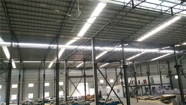 瑞泰風(fēng)扇機(jī)組合,大型鋼結(jié)構(gòu)廠房,高大型廠房車間,通風(fēng)降溫設(shè)備,大型工業(yè)風(fēng)扇，瑞泰風(fēng)工業(yè)大風(fēng)扇