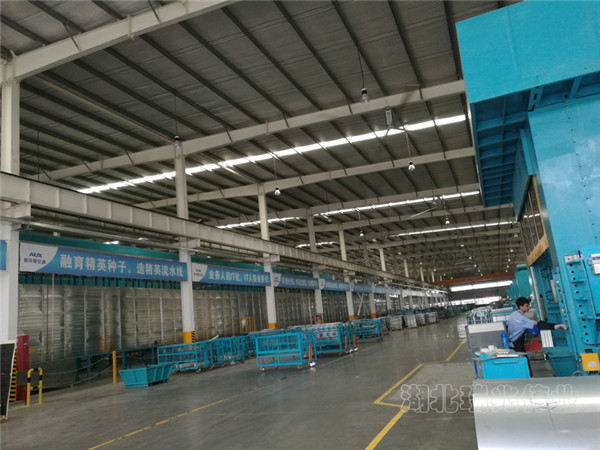 大型體育館降溫,健身房降溫,運(yùn)動館降溫,降溫通風(fēng)換氣,瑞泰風(fēng)工業(yè)大風(fēng)扇,工業(yè)大風(fēng)扇,