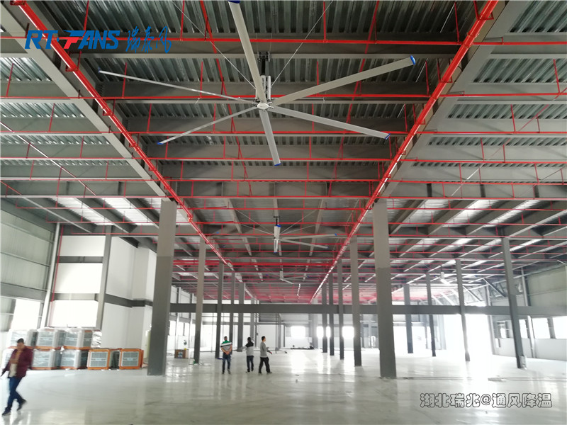 工業(yè)廠房降溫  瑞泰風環(huán)保空調  工業(yè)大風扇  湖北工業(yè)大風扇  大型工業(yè)風扇