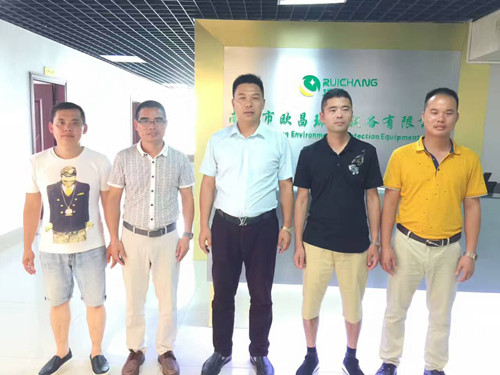 驅(qū)車千里，只為探望華南工業(yè)節(jié)能風(fēng)扇一線服務(wù)團(tuán)隊(duì)