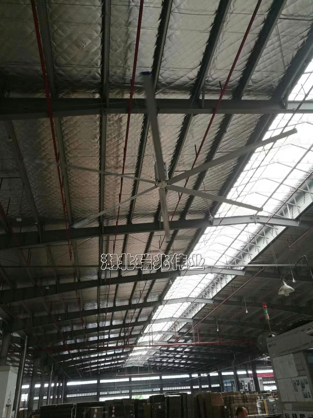 工業(yè)大風(fēng)扇通風(fēng)降溫工程分析