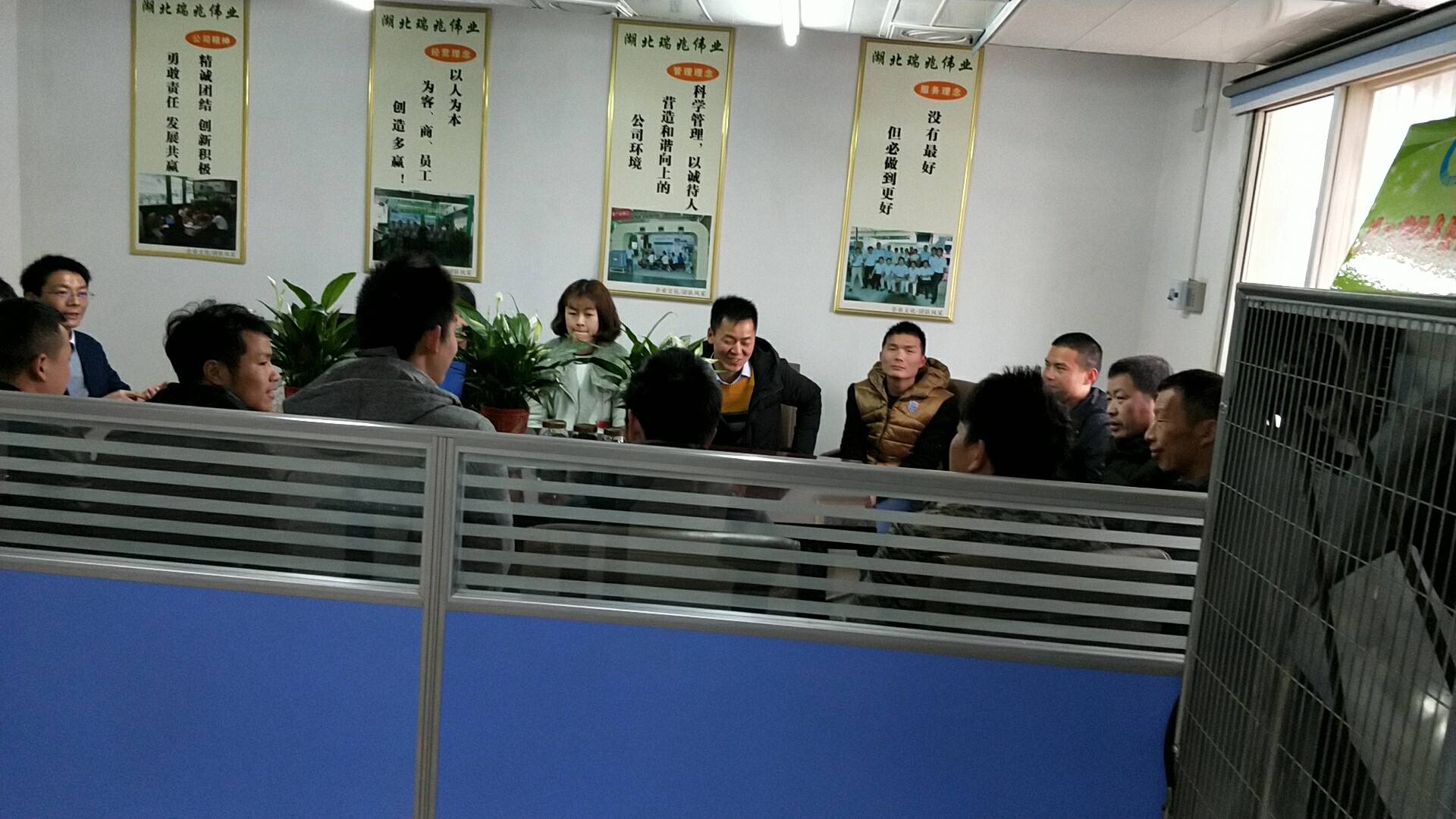 一部《紅海行動》燃爆愛國情懷！一串喜慶的鞭炮，點燃瑞兆人的工作熱情！恭賀瑞兆偉業(yè)2018年盛大開工！大吉大利！