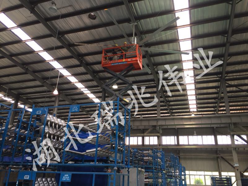 高溫來襲！瑞兆工業(yè)節(jié)能風(fēng)扇，開辟廠房通風(fēng)降溫新天地!