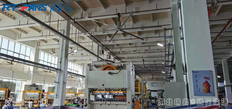 夏日炎炎，你的企業(yè)需要安裝一款工業(yè)大風扇幫你迅速解決高大車間的通風降溫難題！