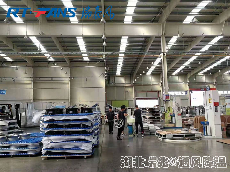 為什么越來(lái)越多的廠房開(kāi)始選擇工業(yè)大風(fēng)扇來(lái)降溫