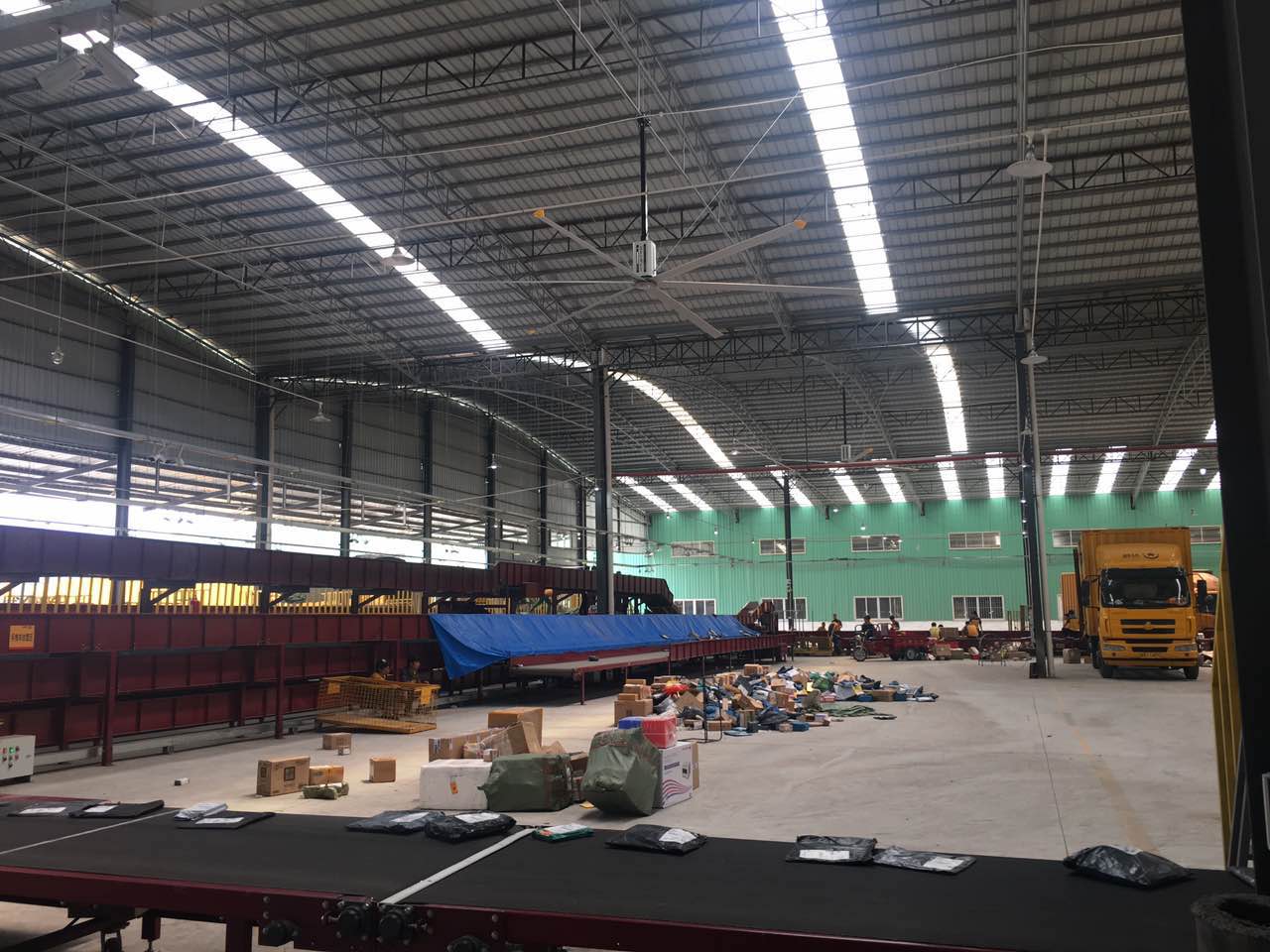 看看大型廠房車間是怎么做通風(fēng)降溫的！